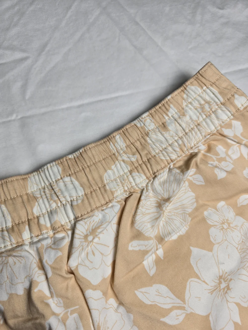 JACHS Girlfriend Floral Peach Women's Chino Shorts